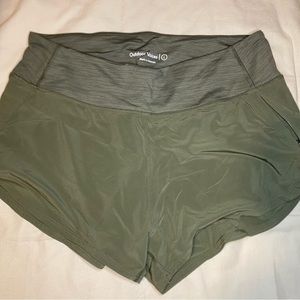 Outdoor Voices Green 2.5” shorts size Large